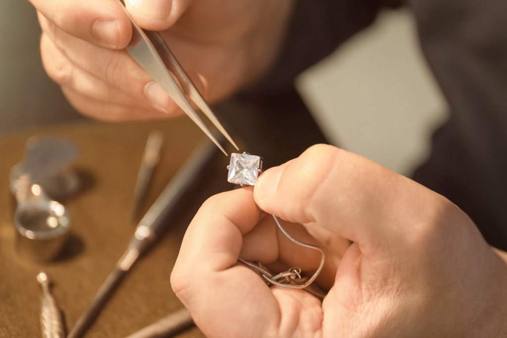 Techniques Used in Resetting Vintage Jewelry Mlmdra
