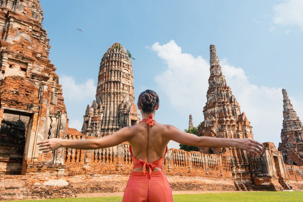 girl visiting bangkok temples